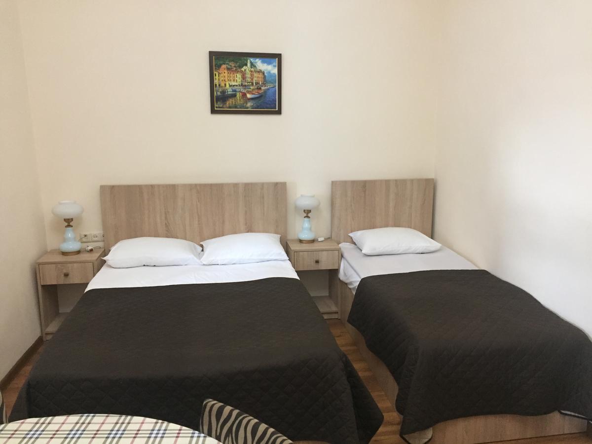 R And B Hotel Borjomi Luaran gambar