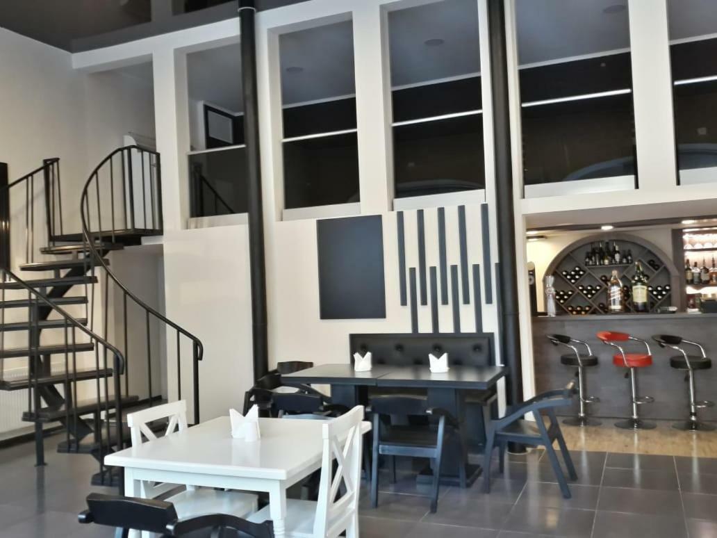 R And B Hotel Borjomi Luaran gambar